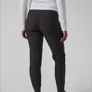 Like New Athleta Headlands Hybrid Trek Jogger